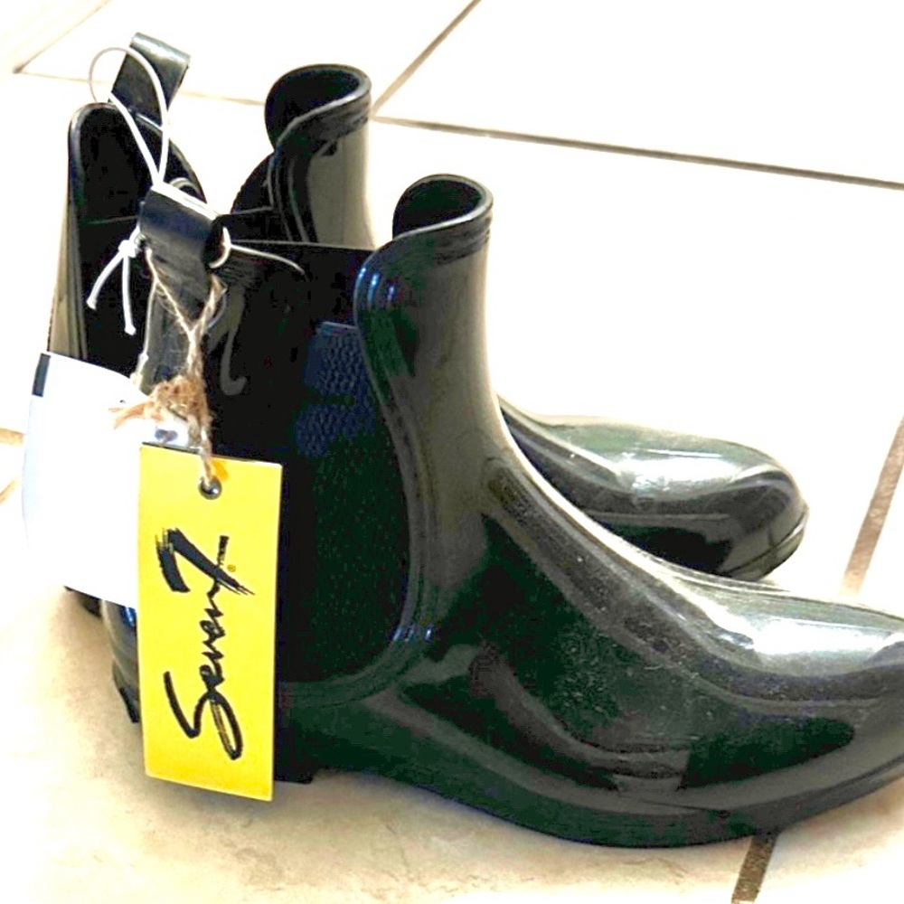 Seven7 Glossy Black Ankle Boots